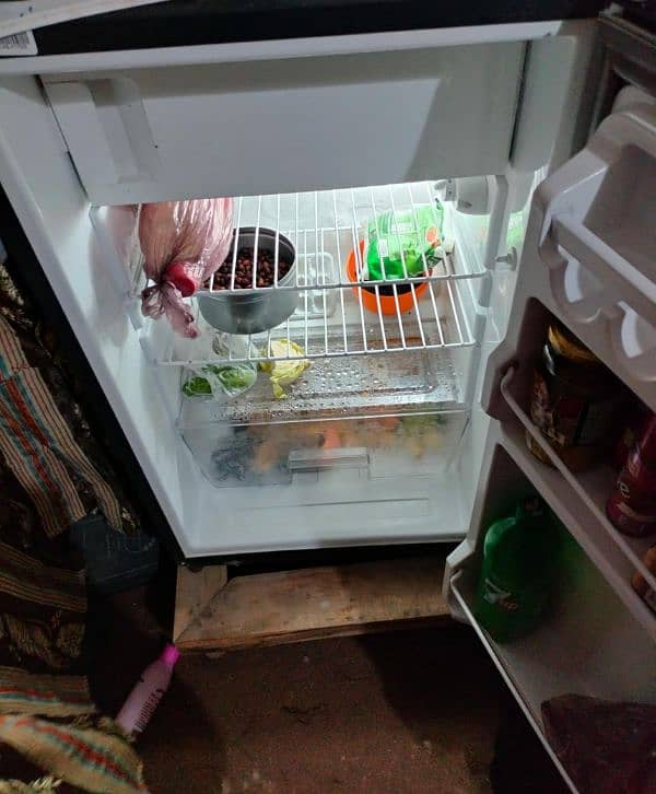 dawlance room fridge for sale 2