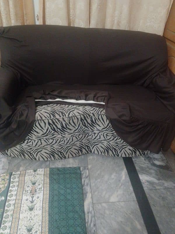 sofa 7 seater ,  4 chairs, bubble bed without metress , 4 selling fan 2