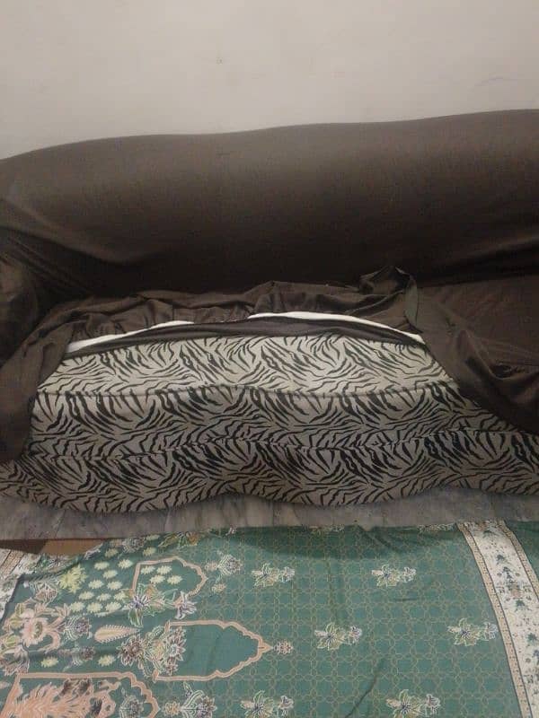 sofa 7 seater ,  4 chairs, bubble bed without metress , 4 selling fan 6