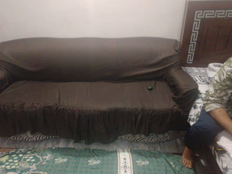 sofa 7 seater ,  4 chairs, bubble bed without metress , 4 selling fan 7