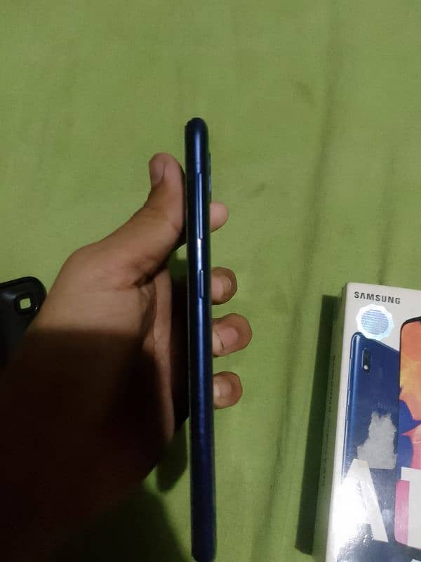 Samsung Galaxy A10 with box 4