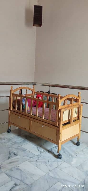 interwood pre loved baby cot/grib 3