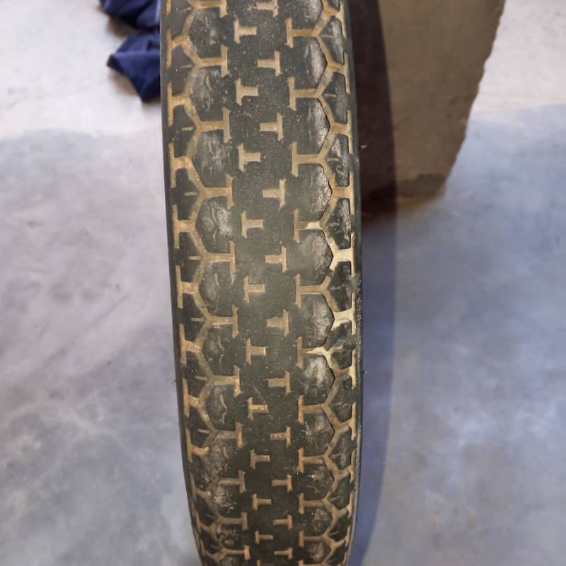 125 back tyre + tube  very cheap price 1