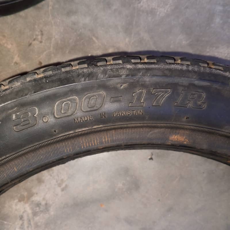 125 back tyre + tube  very cheap price 3