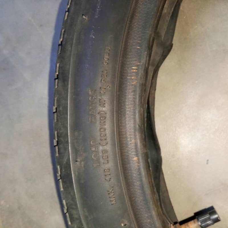 125 back tyre + tube  very cheap price 4