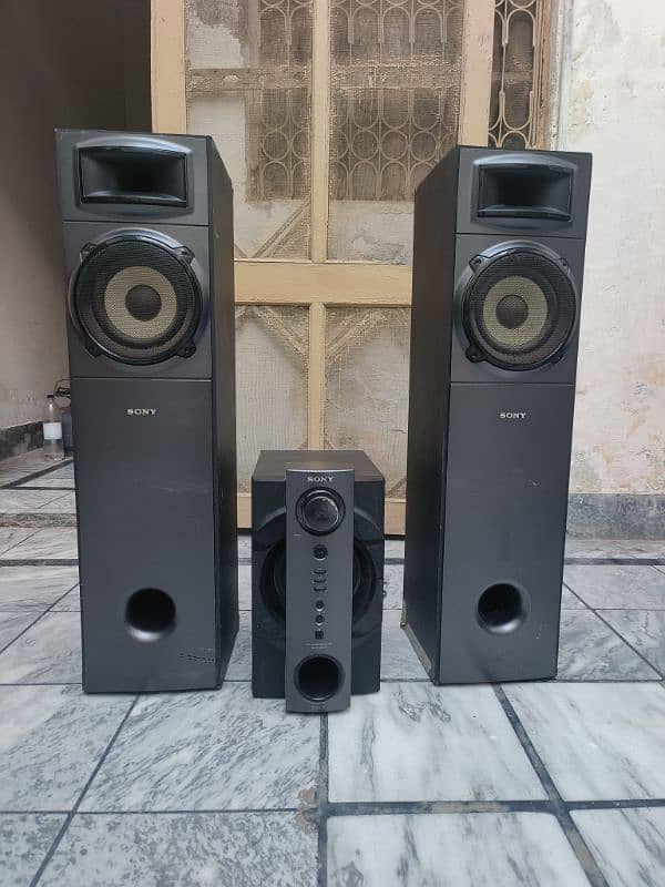 Sony brand 2.1 channel speakers 0