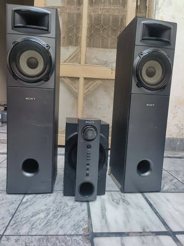 Sony brand 2.1 channel speakers 1