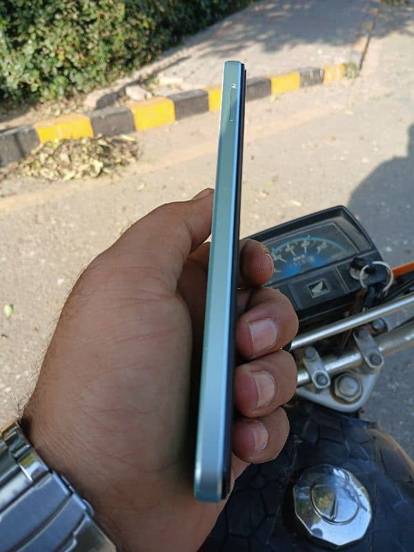 vivo y18  ram 6gb 128gb is number py rbata karain 03412471565 call 2