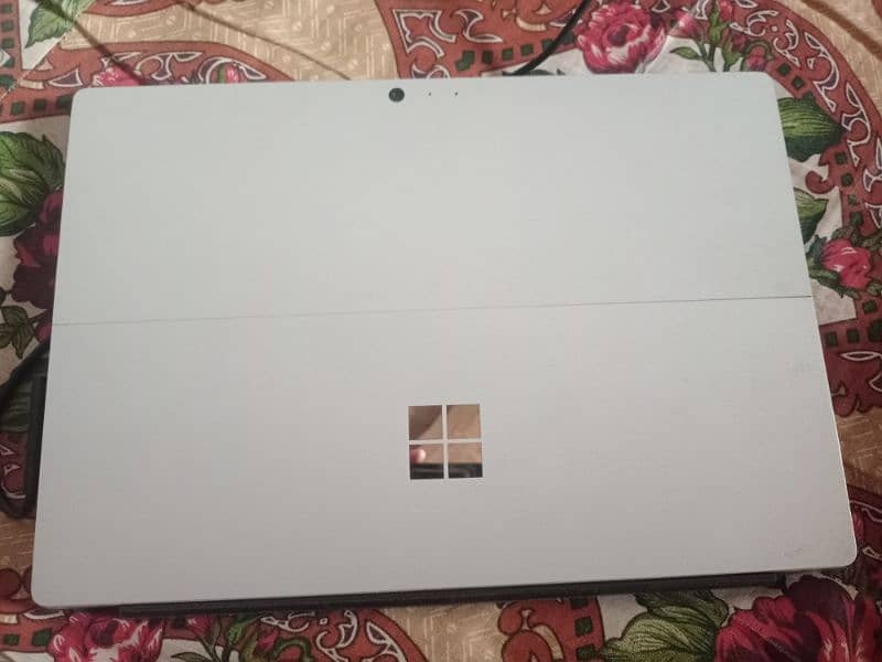 Microsoft Surface Pro 4 - i5 6th Gen 1