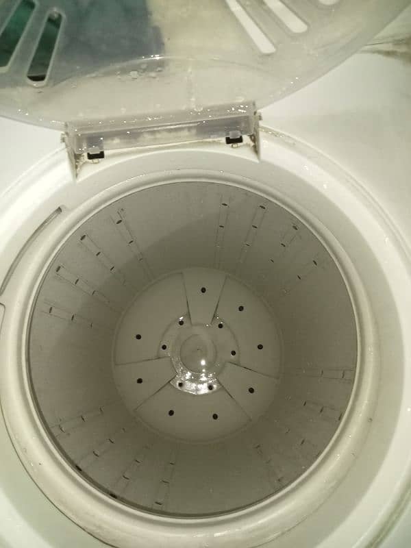 Haier Semi Automatic Washing 10kg 3