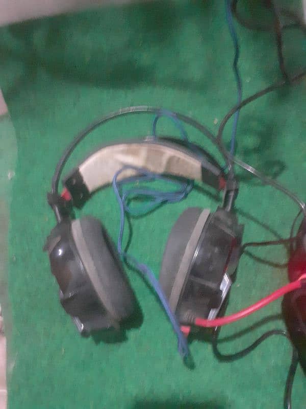 RGB gaming headphone. . . 600. . sale 6