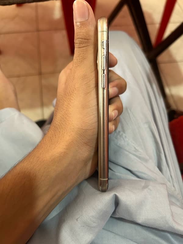 iPhone 11 Pro 6