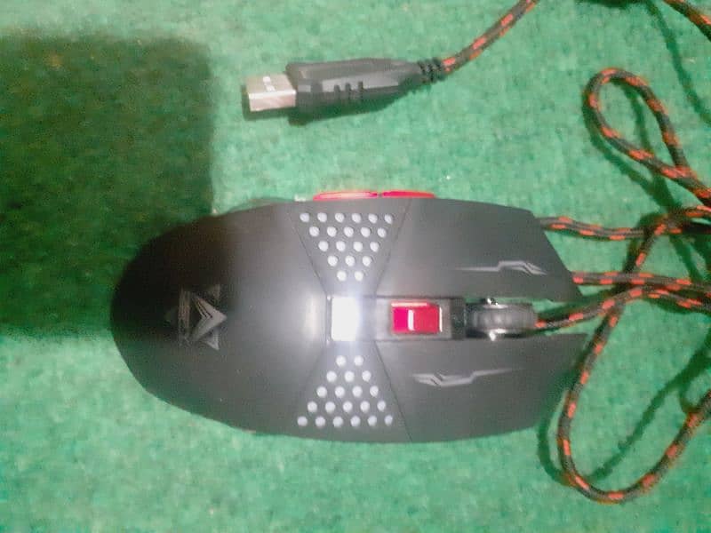 RGB gaming Mouse and gaming controller Logitech 7