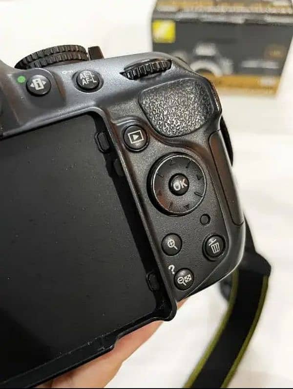 Nikon D5200 Rs. 48000 1