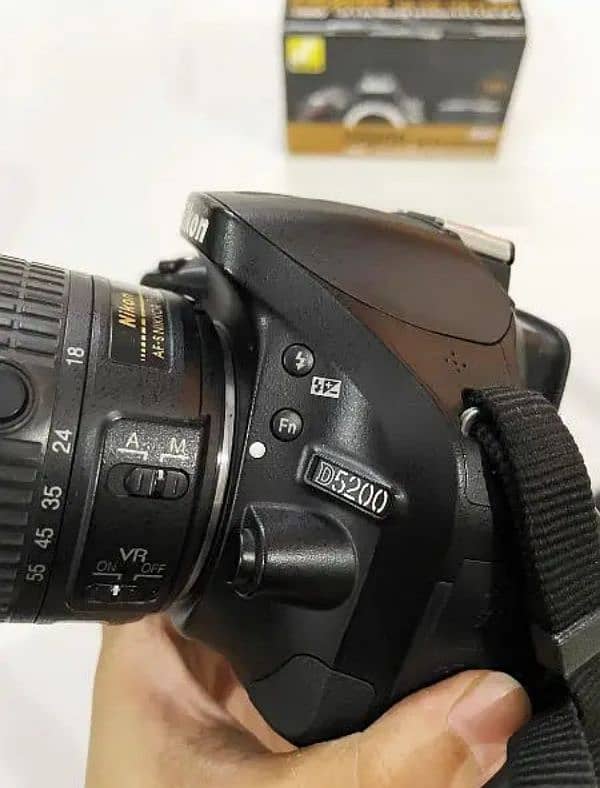 Nikon D5200 Rs. 48000 3