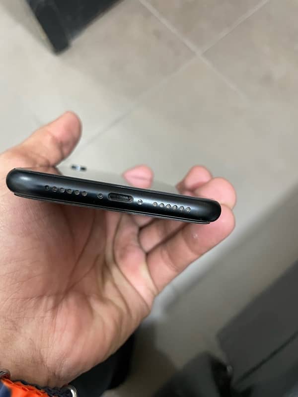 I Phone XR 128 GB with 82% Health In Black Color 1