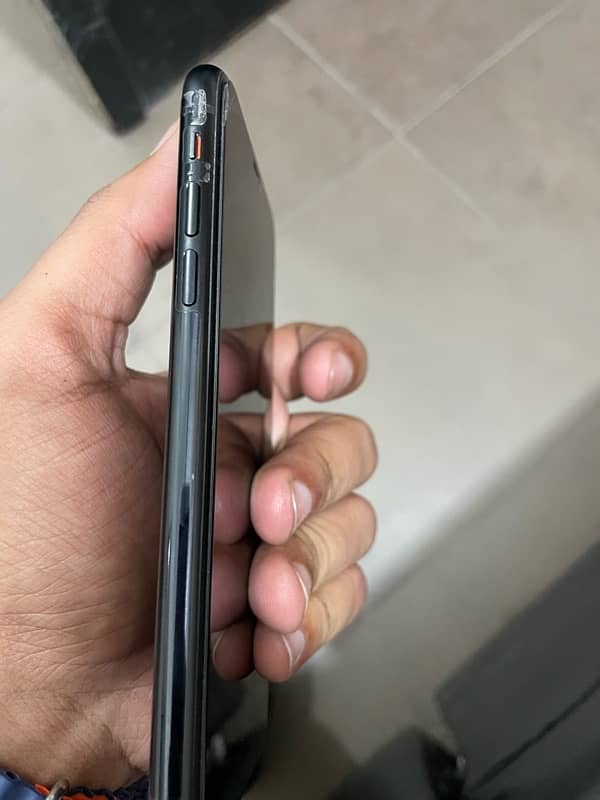 I Phone XR 128 GB with 82% Health In Black Color 3