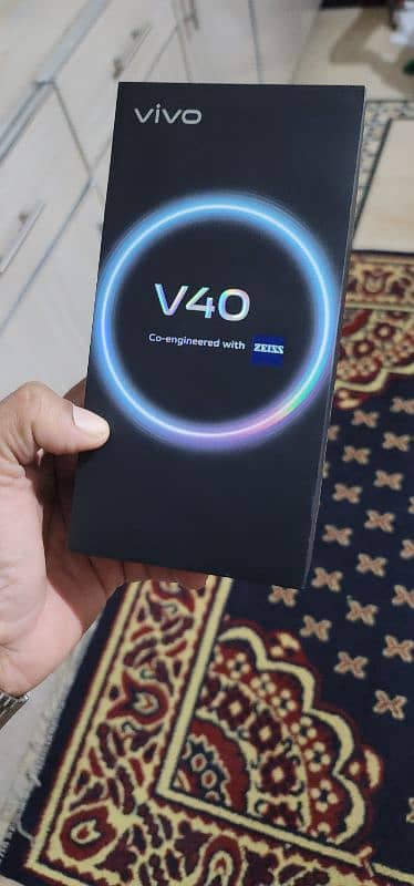 Brand New Vivo V 40 Only One month use fix price Read aad First 4