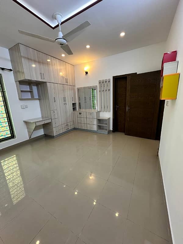 You Can Find A Gorgeous Upper Portion For rent In E-11 7