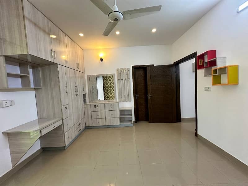 You Can Find A Gorgeous Upper Portion For rent In E-11 8