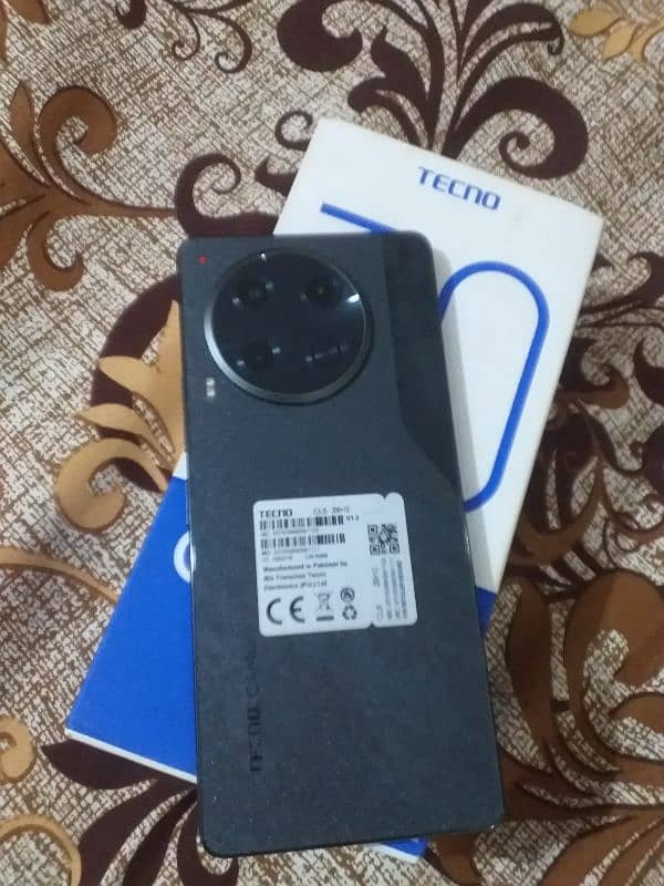 Tecno camon 30 12+6 extend 256 8 month 6