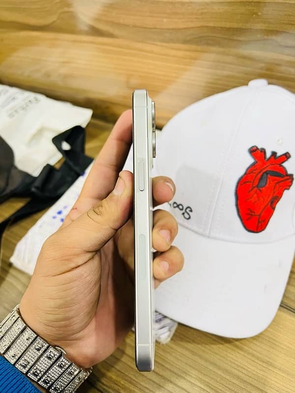 iphone 15 pro max jv 256gb white titaniumfull box 100 health 10/10 6