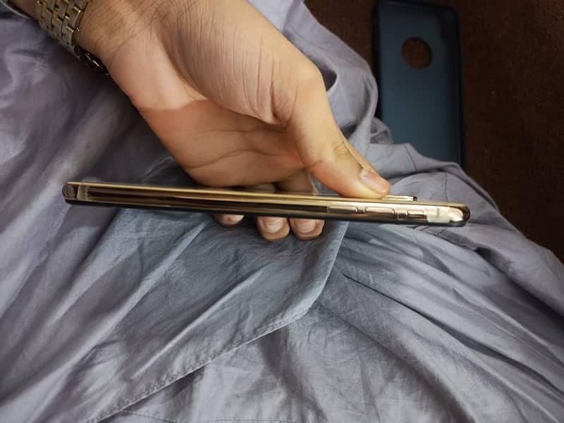 iphone xs max  exchange possible 3