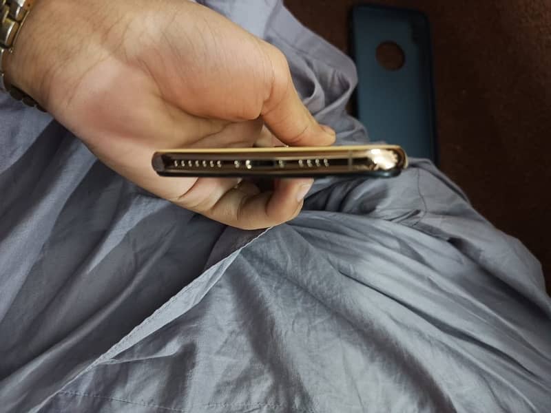 iphone xs max  exchange possible 5