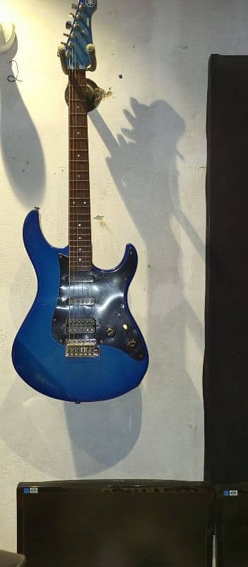 Yamaha pacifica electric guitar 0