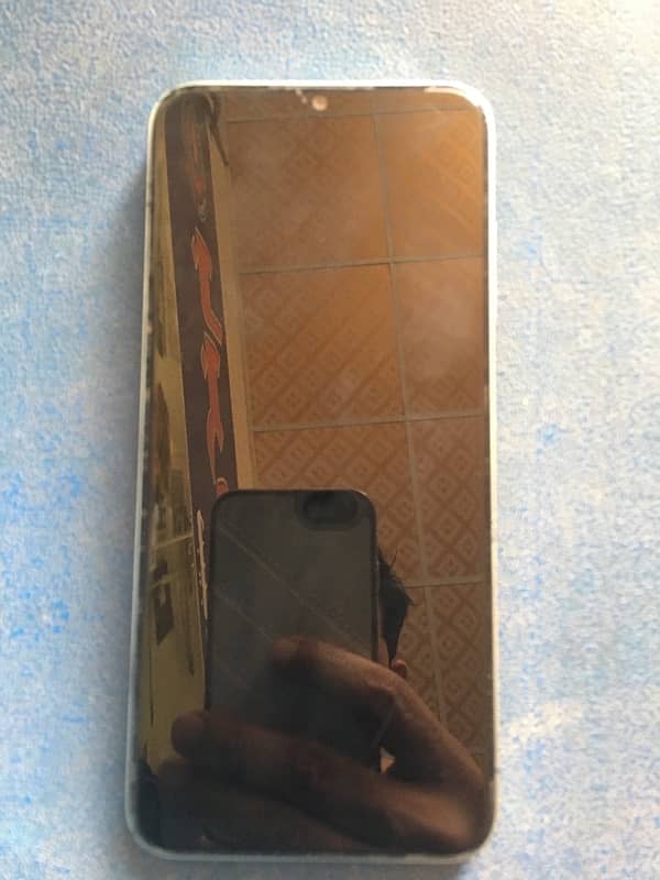 tecno sparx 4/64 sirf back glass damage hai 3 days battery time box ha 2