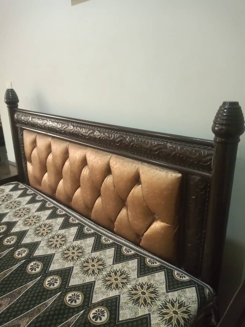 Wroght Iron Bedroom furniure For Sale In Good Condition 2