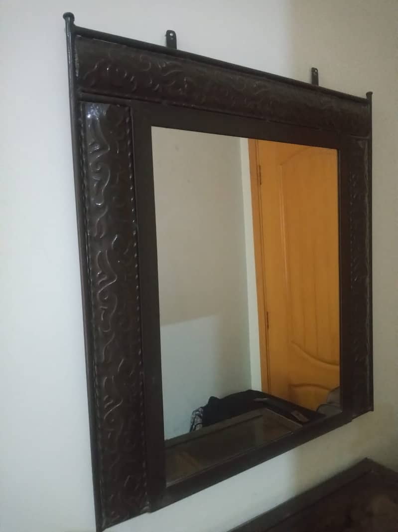 Wroght Iron Bedroom furniure For Sale In Good Condition 4