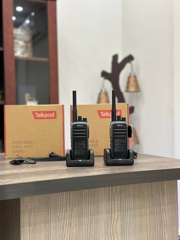 talkpod walkie talkie 1-4 km rang in construction  area 4-8 km in open 2