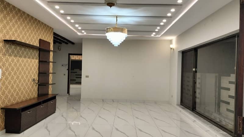 Investors Should sale This House Located Ideally In Bahria Town 5