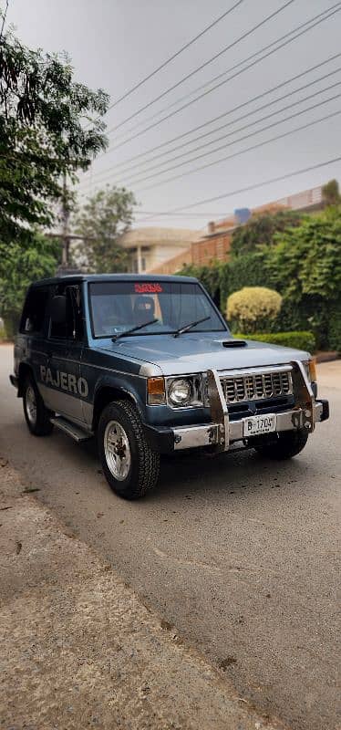 Mitsubishi Pajero 1988 3