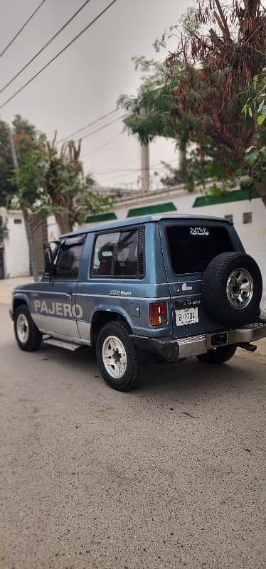 Mitsubishi Pajero 1988 4