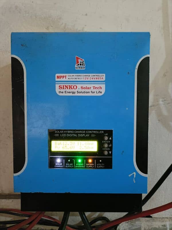 Sinko MPPT solar hybrid charge controller 12 / 24V 0