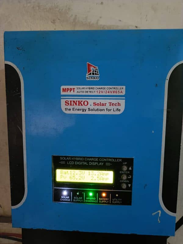 Sinko MPPT solar hybrid charge controller 12 / 24V 1