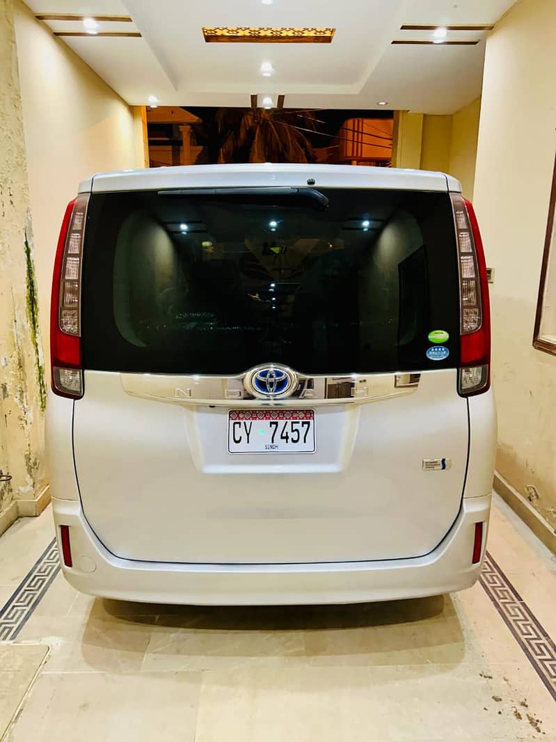 Toyota Noah Hybrid 2014/2020 5