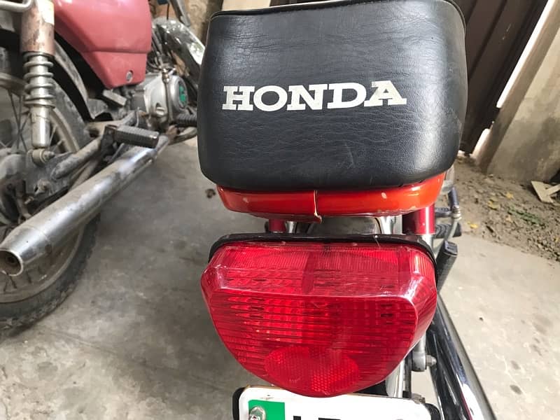 Honda CD-70 4