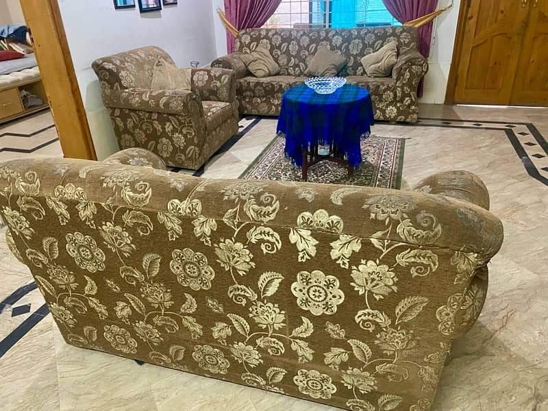 Comfortable 6-Seater Soft Sofa Set for Sale! 1