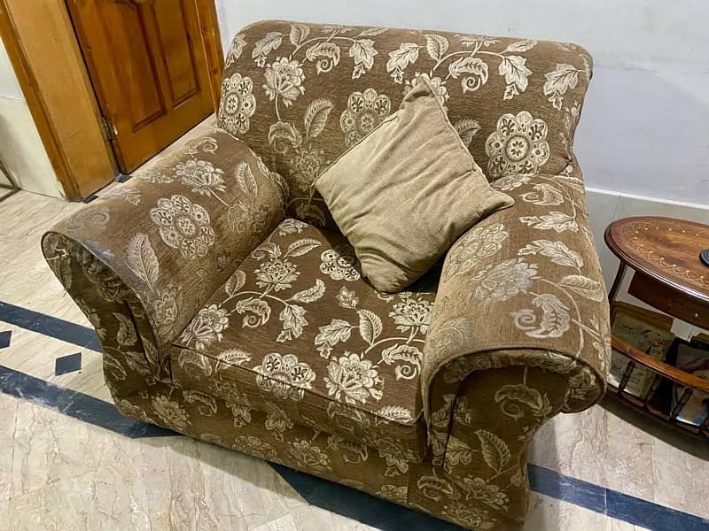 Comfortable 6-Seater Soft Sofa Set for Sale! 3