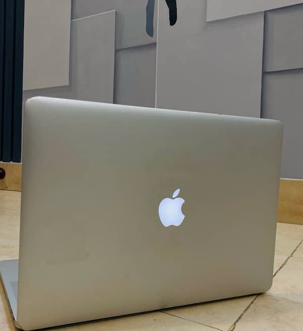 Macbook Pro 2015 16” i7 256 ssd 1