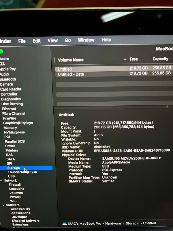 Macbook Pro 2015 16” i7 256 ssd 10