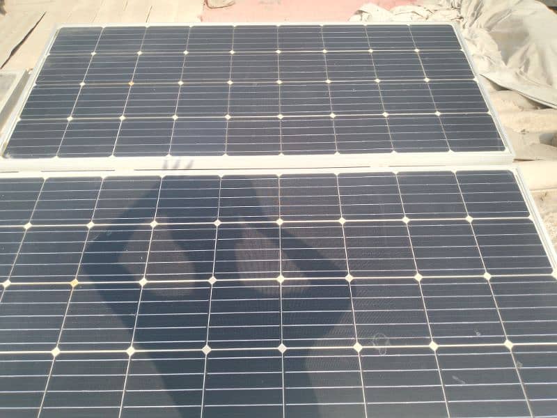 3 solar panels for sale 1 panel dameg 440w and 2 panel 160w for sale 0