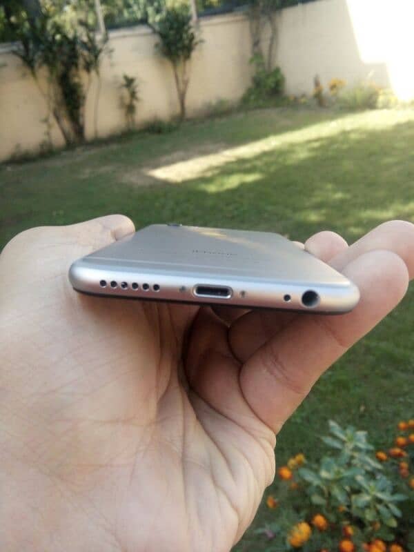 Iphone 6 10/10 Condition Contact number 03365196700 5