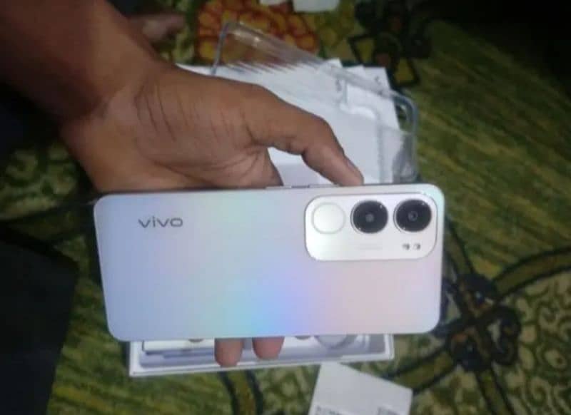 Vivo y19s Brand New 8 day use with complete box 4