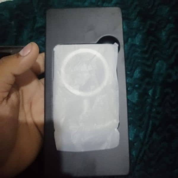 infinix note 40 pro wireless Mac charing le and UV glass protection 18