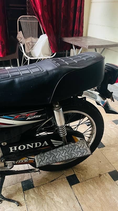 honda 125 black colour 2015 modal 4