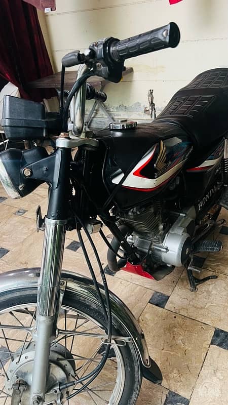 honda 125 black colour 2015 modal 3